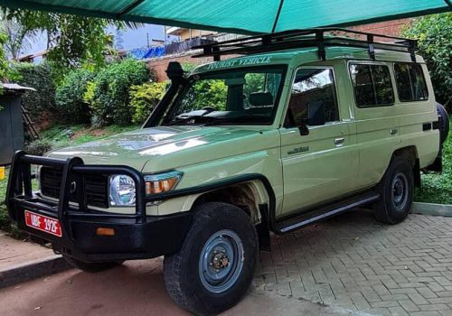 safari-land-cruiser-uganda-cars