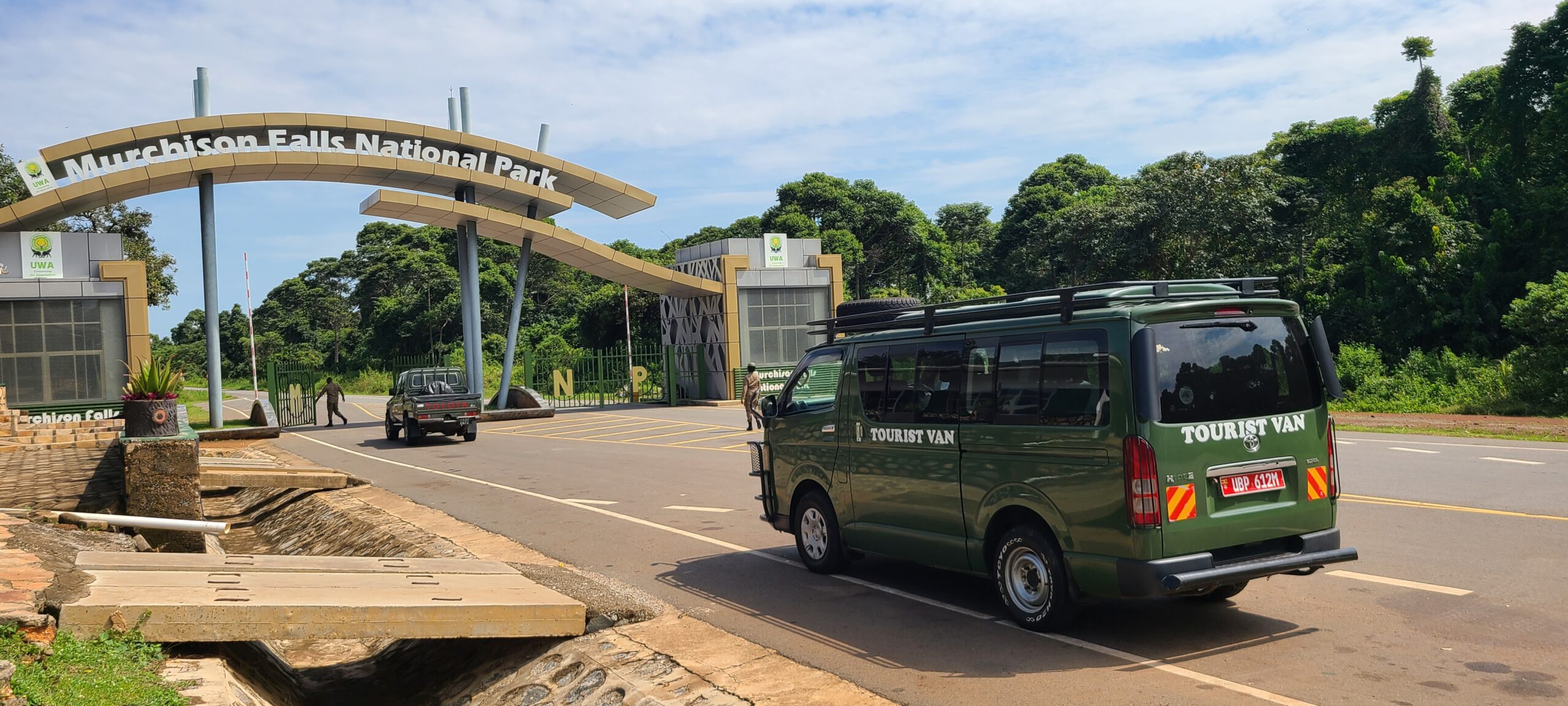driving-to-murchison-falls-park-in-4x4 - Rent 4x4 Car Uganda self-drive safari cost in Uganda